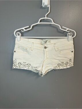 Abercrombie & Fitch White Studded Denim Cutoff booty Shorts